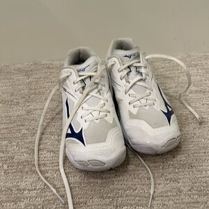 Fun blue Mizuno volleyball shoes